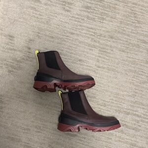 Women’s Sorel Brown Boots Size 9